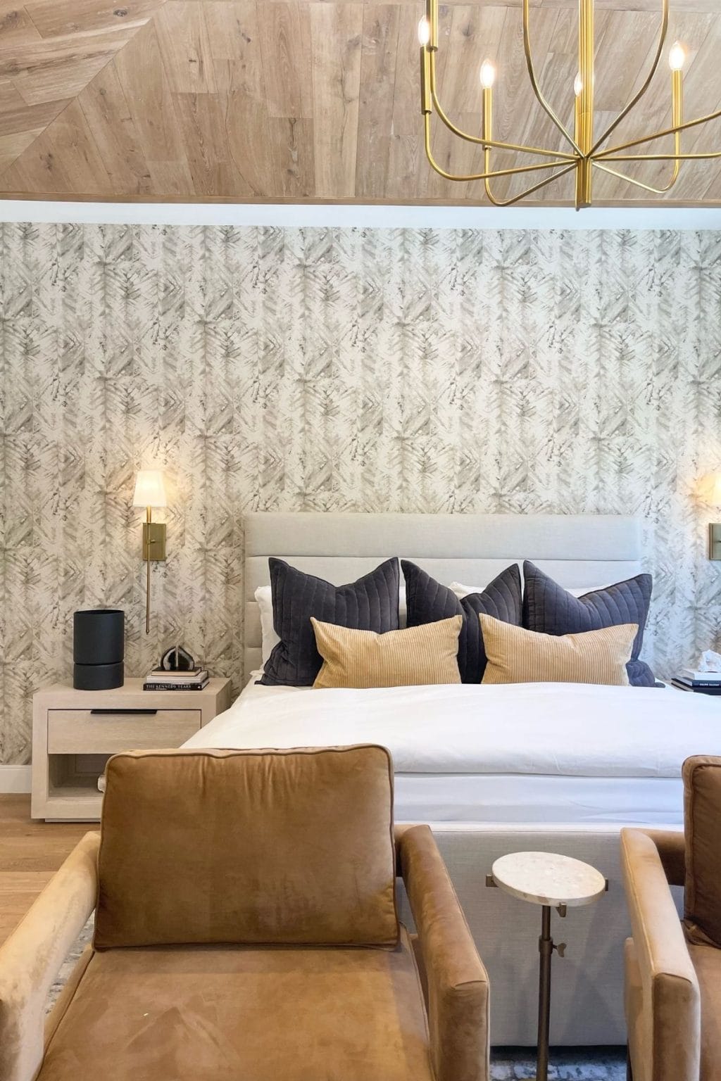 15 Layered Bedding Ideas For Your Master Bedroom 2025 Master Bedroom Ceiling With Wood Tones 1024x1536