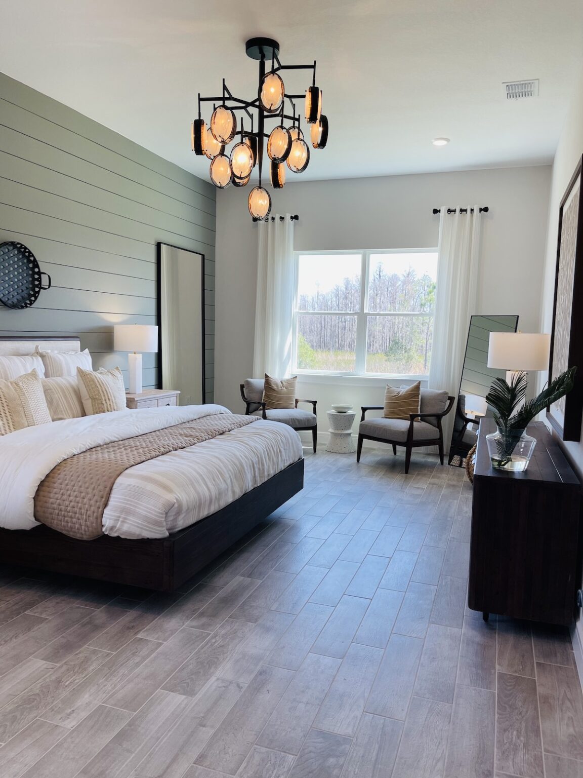 15 Modern Bedroom Accent Wall Ideas (2026)