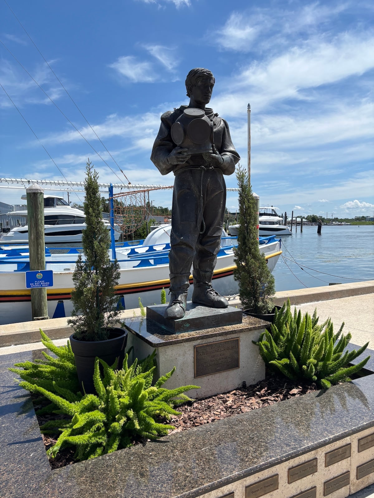 Sponge diver statue at the Tarpon Springs Sponge Docks